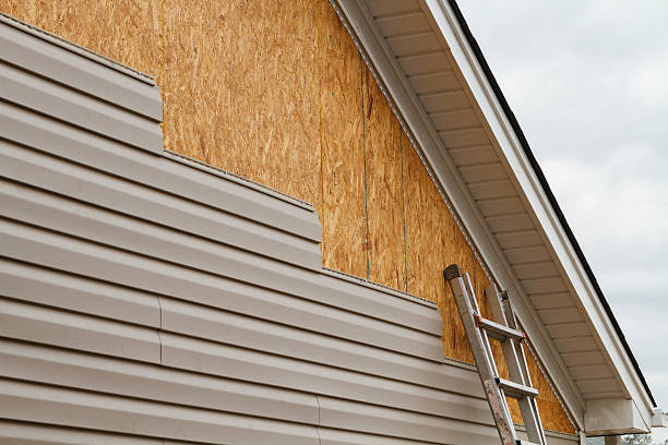 Professional Siding technician working in West Simsbury, CT